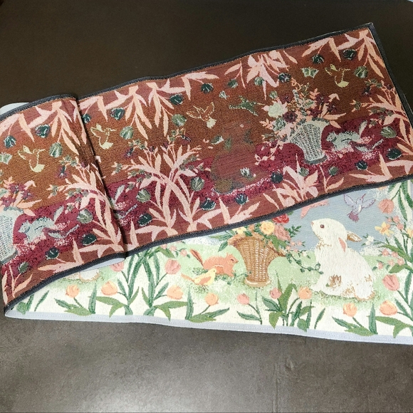 Easter spring reversible table runner. - Picture 2 of 2